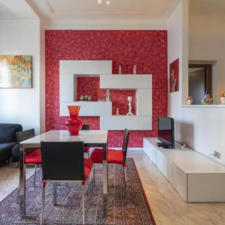 Segrino, Elegant In The Heart Of The Isola District Apartment *