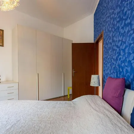 Segrino, Elegant In The Heart Of The Isola District Apartment