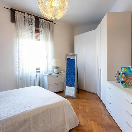 Segrino, Elegant In The Heart Of The Isola District Apartment